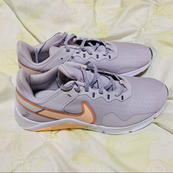 Nike Legend Essential 2 Ashen Slate Crimson Tint Womens Size: 8 New With Box - Picture 5 of 8